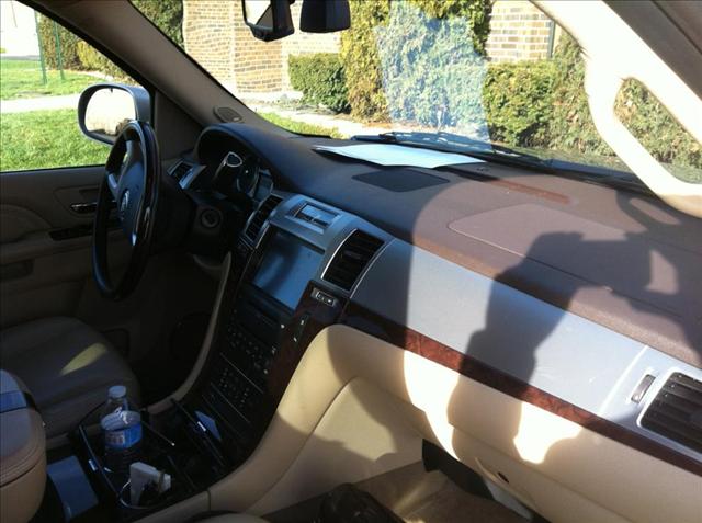Cadillac Escalade ESV 2010 photo 3