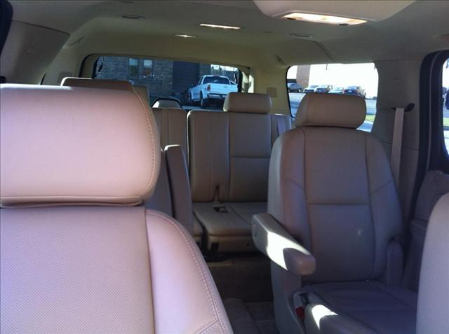 Cadillac Escalade ESV 2010 photo 4