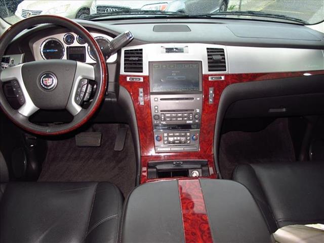 Cadillac Escalade ESV 2010 photo 10