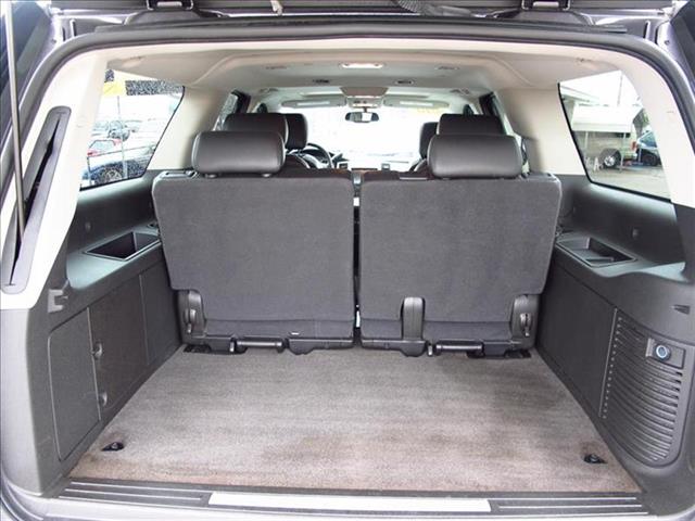 Cadillac Escalade ESV 2010 photo 2