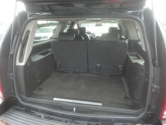 Cadillac Escalade ESV 2010 photo 1