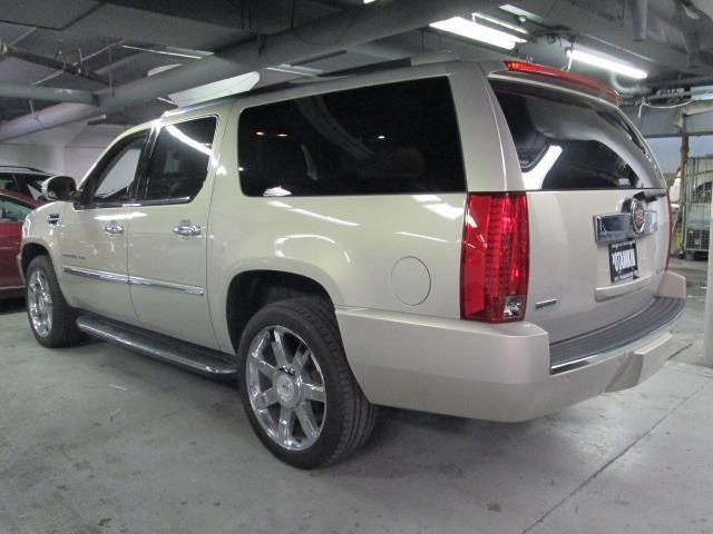 Cadillac Escalade ESV 2011 photo 3