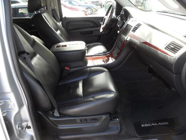 Cadillac Escalade ESV 2011 photo 12