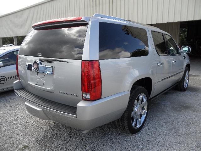Cadillac Escalade ESV 2011 photo 17