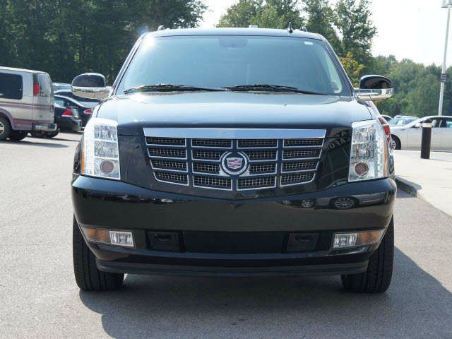 Cadillac Escalade ESV 2011 photo 1