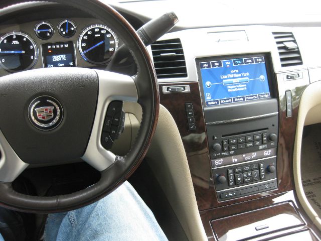 Cadillac Escalade ESV 2011 photo 1