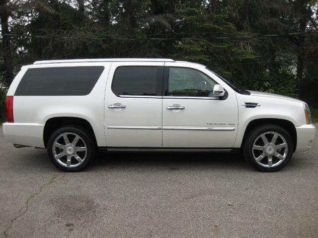 Cadillac Escalade ESV 2011 photo 15