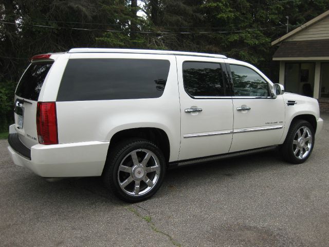 Cadillac Escalade ESV 2011 photo 17
