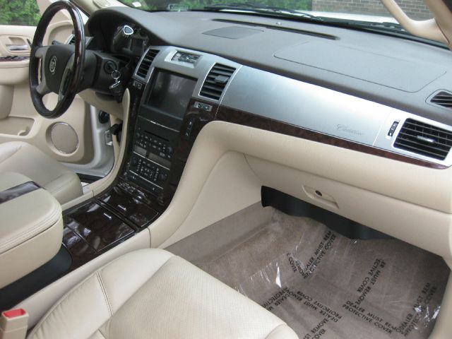 Cadillac Escalade ESV 2011 photo 3