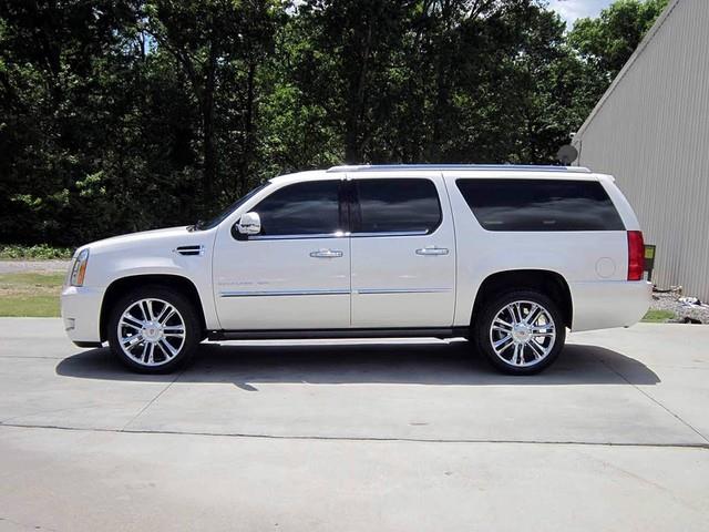 Cadillac Escalade ESV 2012 photo 2