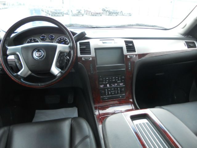 Cadillac Escalade ESV 2012 photo 1