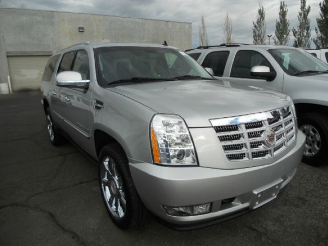 Cadillac Escalade ESV 2012 photo 2