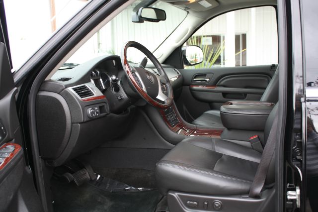 Cadillac Escalade ESV GT WITH Leather And Sunroof SUV