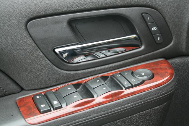 Cadillac Escalade ESV 2012 photo 2