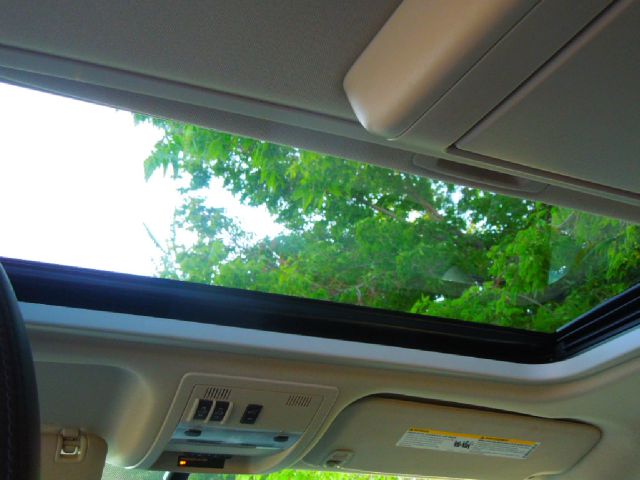 Cadillac Escalade ESV 2012 photo 2