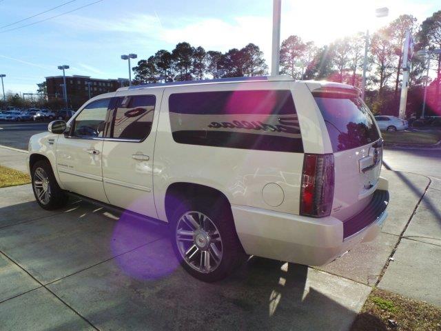 Cadillac Escalade ESV 2013 photo 3