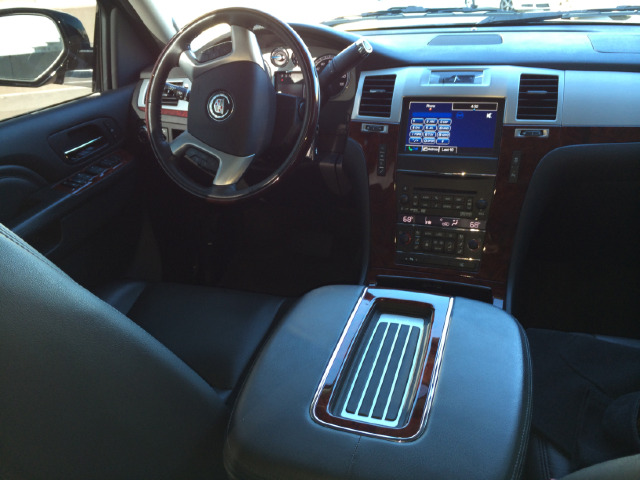 Cadillac Escalade ESV 2013 photo 2