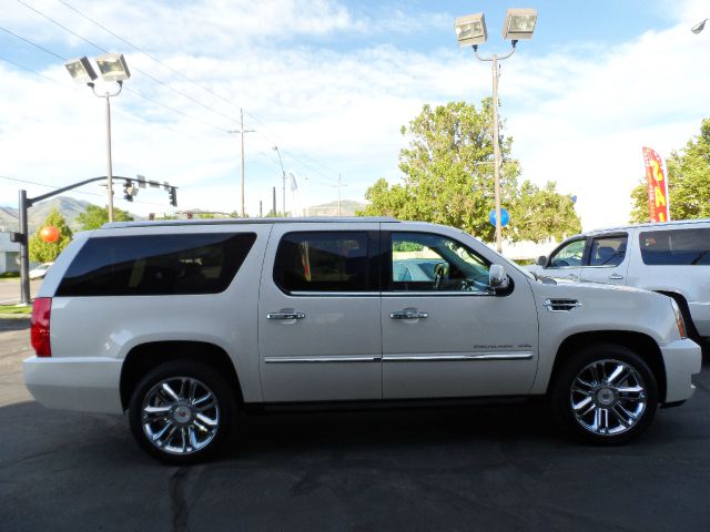 Cadillac Escalade ESV 2013 photo 1