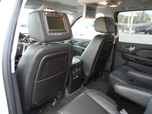Cadillac Escalade ESV 2013 photo 10