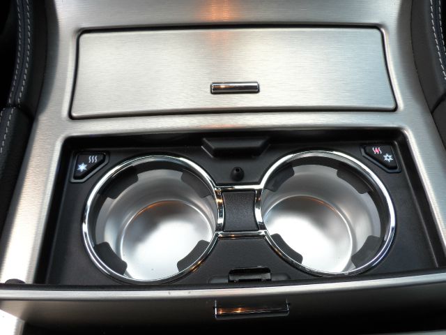 Cadillac Escalade ESV 2013 photo 2