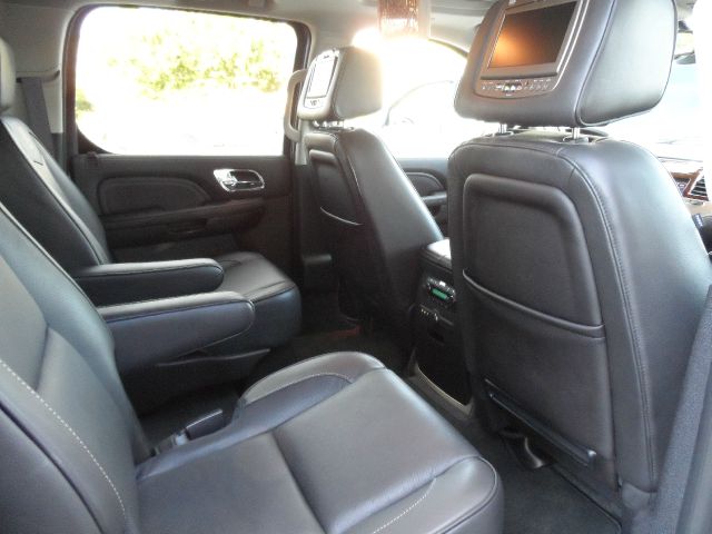 Cadillac Escalade ESV 2013 photo 21