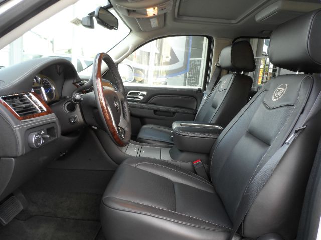 Cadillac Escalade ESV 2013 photo 24