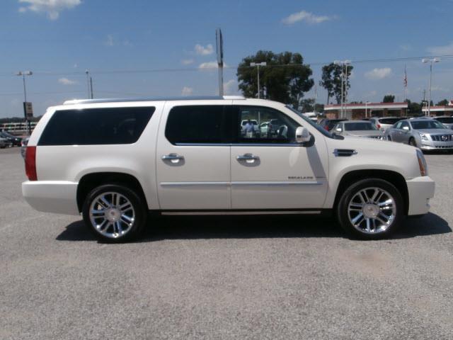 Cadillac Escalade ESV 4dr Sdn 2.5 Manual SUV