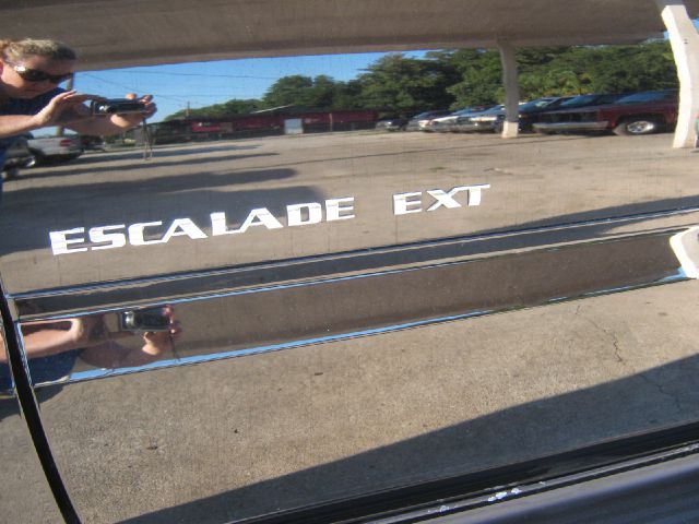 Cadillac Escalade EXT 2002 photo 1