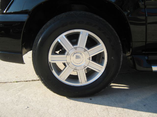 Cadillac Escalade EXT 2002 photo 2