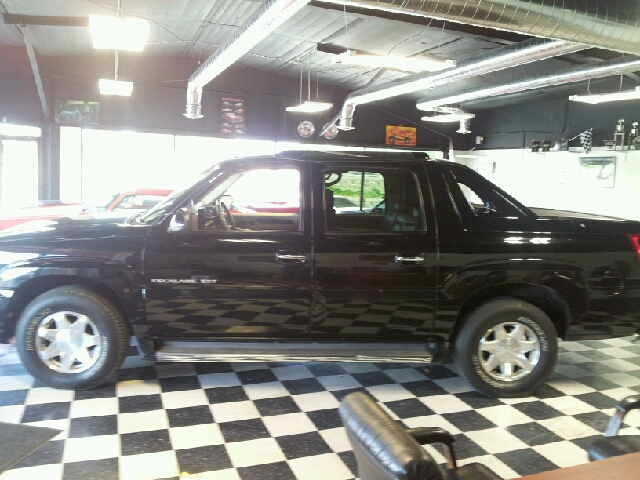 Cadillac Escalade EXT Tech With Rear Entertainment Pickup Truck