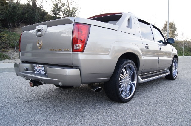 Cadillac Escalade EXT 2002 photo 2