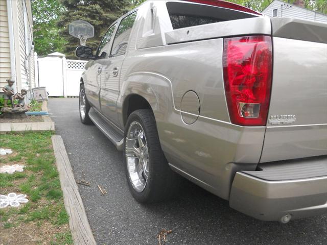 Cadillac Escalade EXT 2003 photo 2