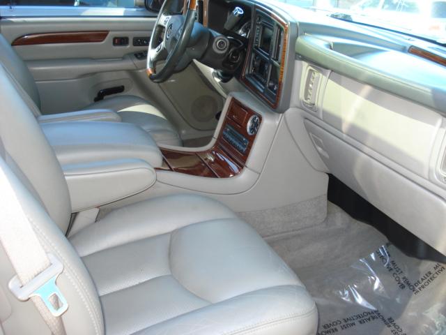 Cadillac Escalade EXT 2004 photo 2