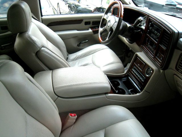 Cadillac Escalade EXT 2004 photo 3
