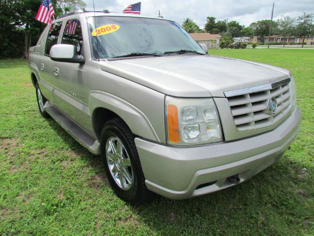 Cadillac Escalade EXT 2005 photo 11