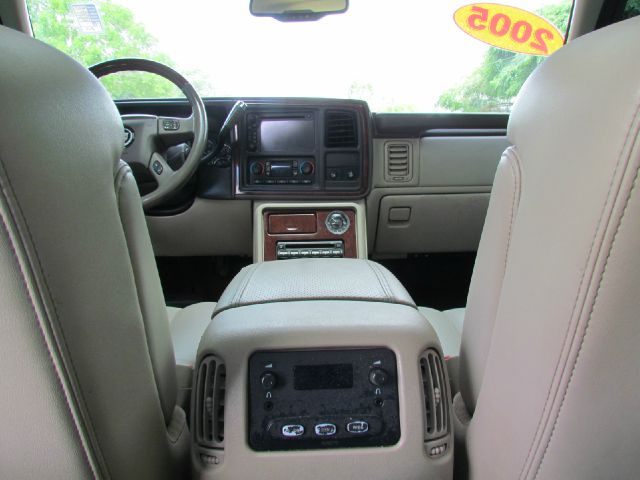 Cadillac Escalade EXT 2005 photo 37