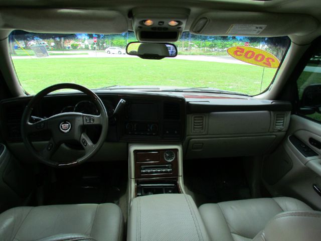 Cadillac Escalade EXT 2005 photo 42