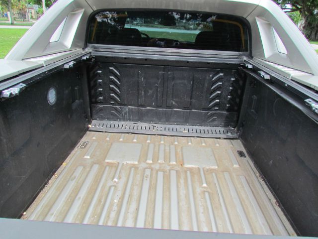 Cadillac Escalade EXT 2005 photo 52