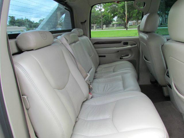 Cadillac Escalade EXT 2005 photo 61