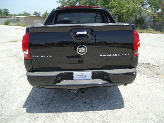 Cadillac Escalade EXT 2005 photo 2