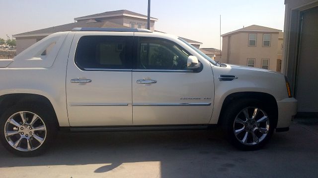 Cadillac Escalade EXT 2010 photo 3