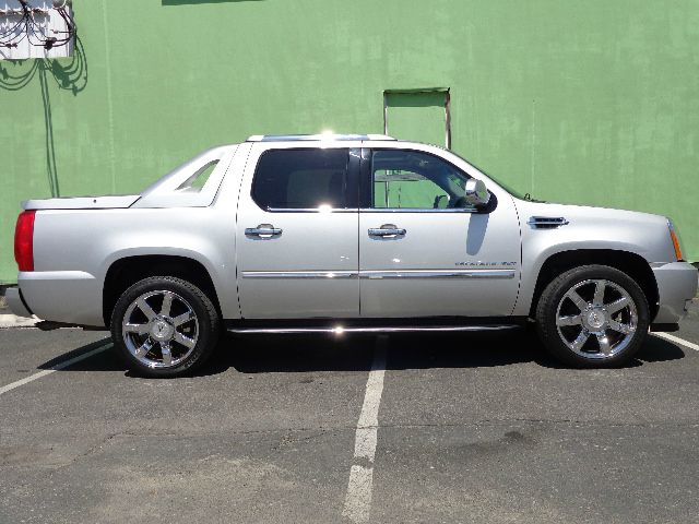 Cadillac Escalade EXT 2010 photo 1