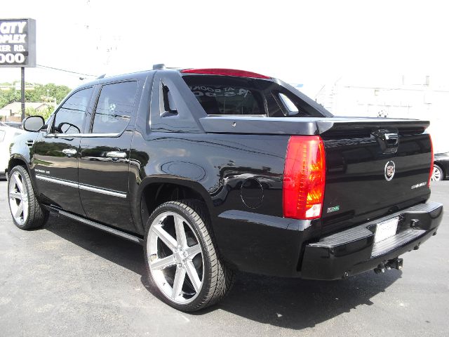 Cadillac Escalade EXT 2010 photo 1