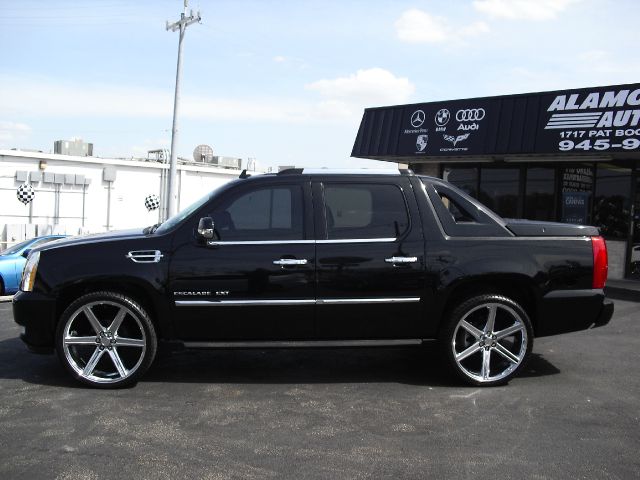 Cadillac Escalade EXT 2010 photo 2