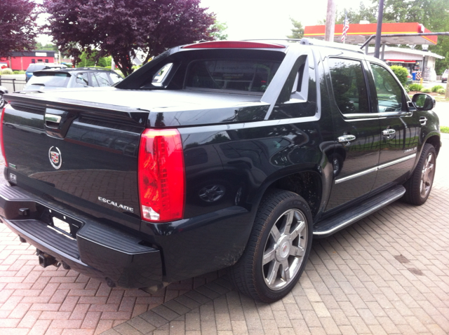 Cadillac Escalade EXT 2011 photo 2