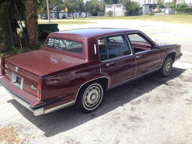 Cadillac Fleetwood 1985 photo 2