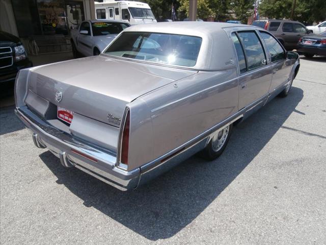 Cadillac Fleetwood 1996 photo 1