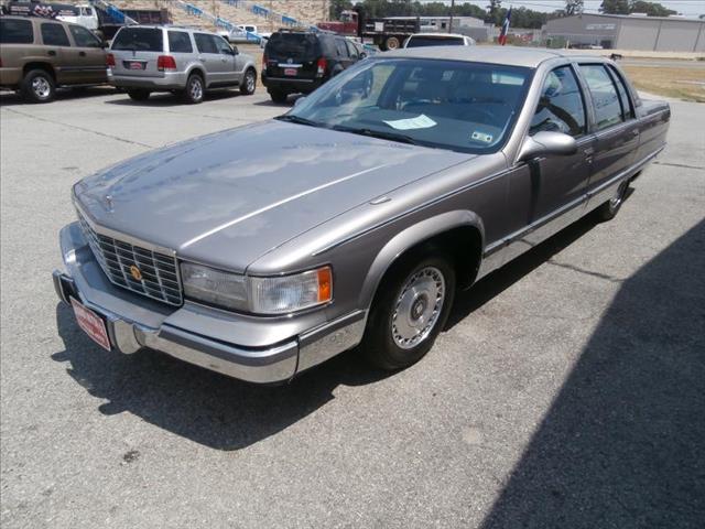 Cadillac Fleetwood 1996 photo 2