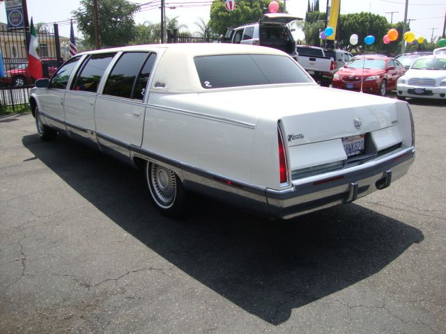 Cadillac Fleetwood 1996 photo 11