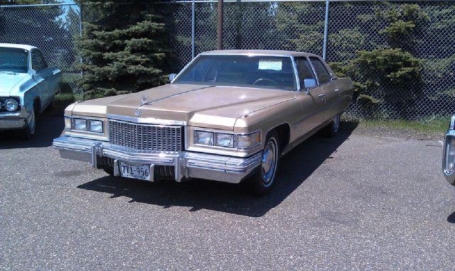 Cadillac fleetwood brougham 1975 photo 2